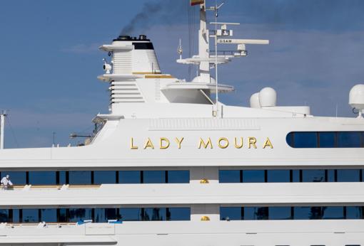 Imagen del «Lady Moura» tomada este martes en el puerto de Alicante
