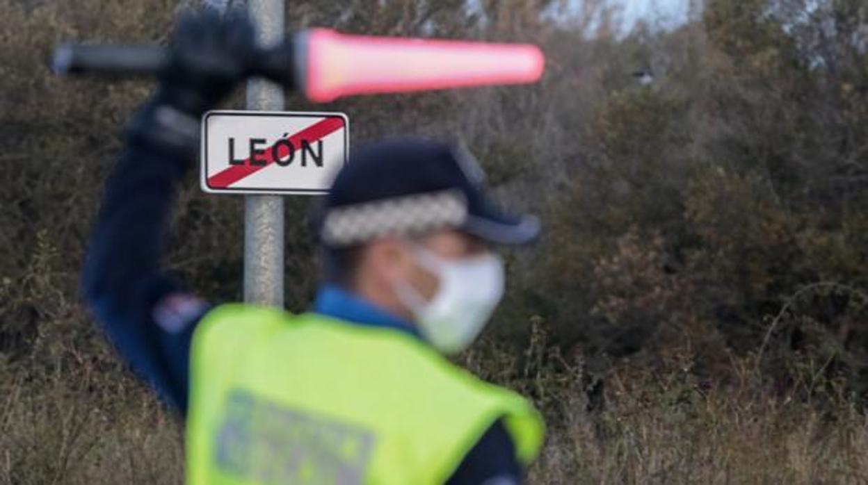 Control de acceso a León durante su confinamiento la semana pasada