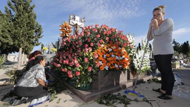 Murcia despliega a 425 policías en los cementerios para vigilar en el Día de Todos los Santos por el coronavirus