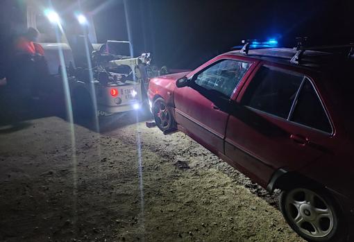 Debido al positivo del conductor, el coche tuvo que ser retirado por la grúa