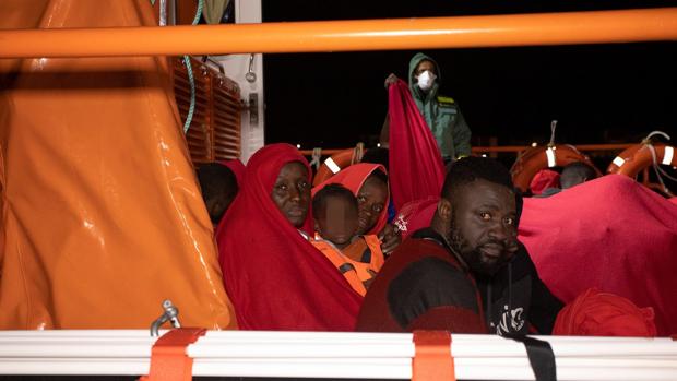 Localizados en un solo día 181 inmigrantes en aguas de Baleares a bordo de trece pateras distintas