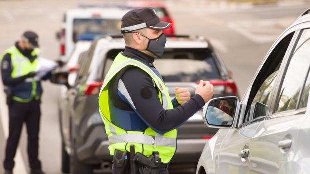 Normalidad y pocos controles en las primeras horas del cierre de Madrid