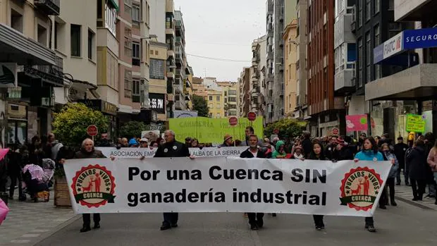 Pueblos Vivos Cuenca convoca una manifestación en coche contra las macrogranjas