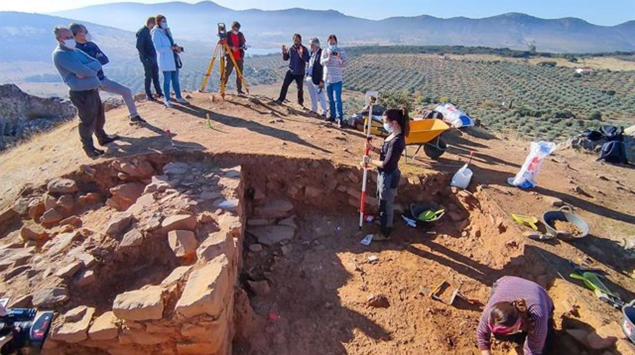 Hallan restos de las edades del Hierro y del Bronce en un yacimiento de Brazatortas