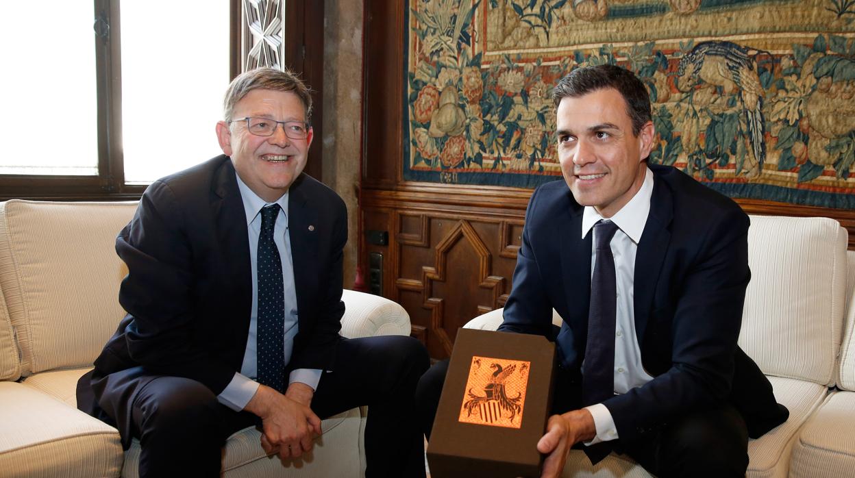 Imagen de archivo de Pedro Sánchez y Ximo Puig en el Palau de la Generalitat