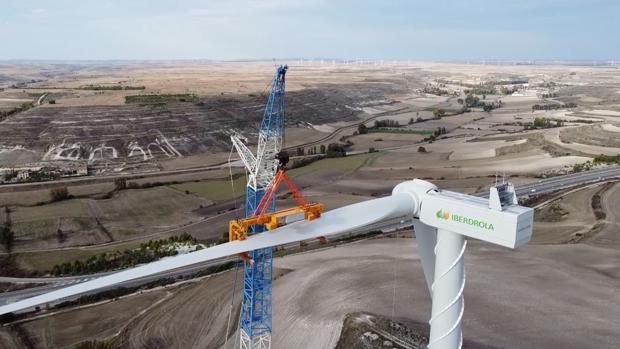 Iberdrola inicia la instalación en Castilla y León del aerogenerador terrestre más potente de España