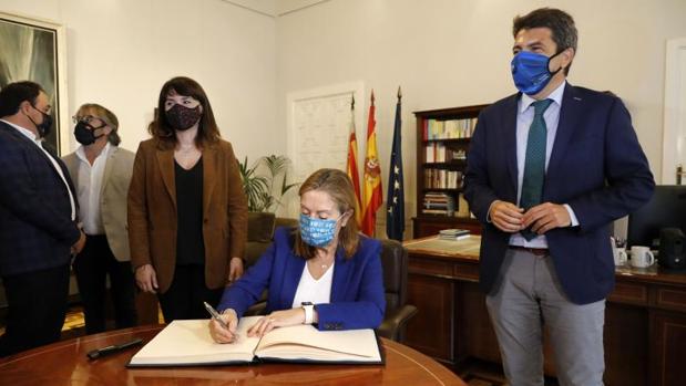 Carlos Mazón y la vicepresidenta del Congreso Ana Pastor comparten propuestas frente al coronavirus en Alicante