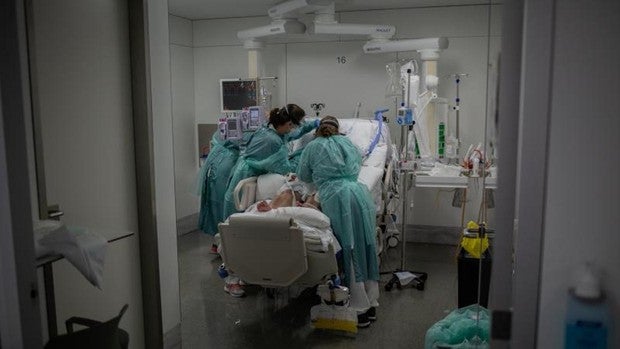 La propagación del virus sigue a la baja en Cataluña y desciende el número de hospitalizados