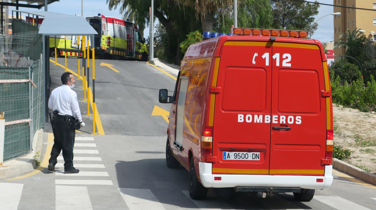 Imagen de archivo de un camión de bomberos de Alicante