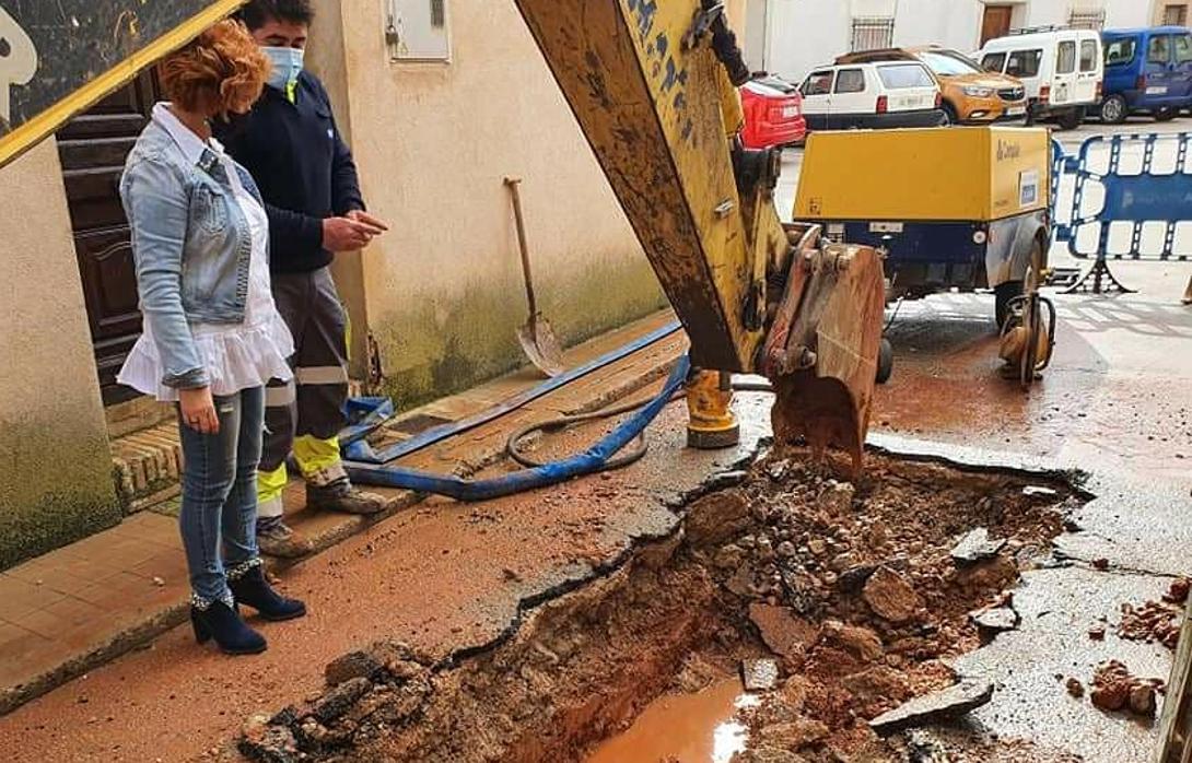 La tromba de agua provocó la rotura de tuberías en la calle Tercia