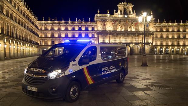 La noche del sábado deja 31 denuncias por ignorar el toque de queda y 19 fiestas desalojadas en Salamanca