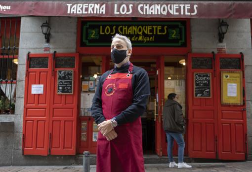 Pedro de Miguel, responsable de la taberna Los Chanquetes