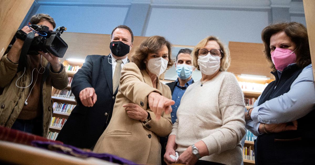 Carmen Calvo visita el archivo de la Fundación Pablo Iglesias