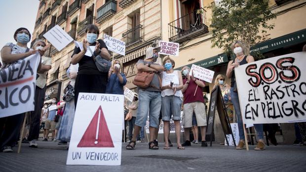 El Rastro, muy cerca de su reapertura: solo un fleco separa a vendedores y Ayuntamiento