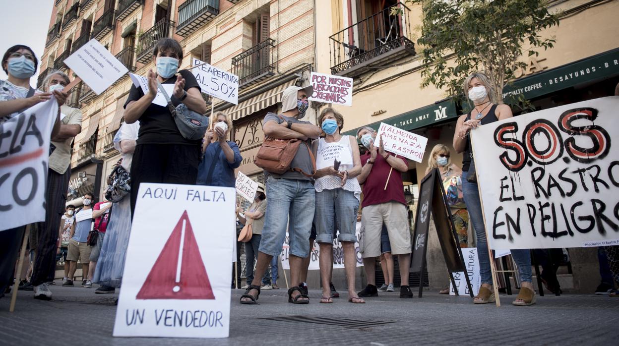 Protesta de los vendedores del Rastro durante el pasado verano en Madrid