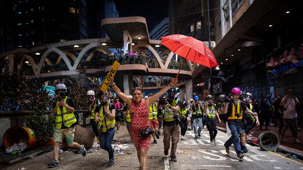World Press Photo: protestas populares y catástrofes naturales en el año del pangolín