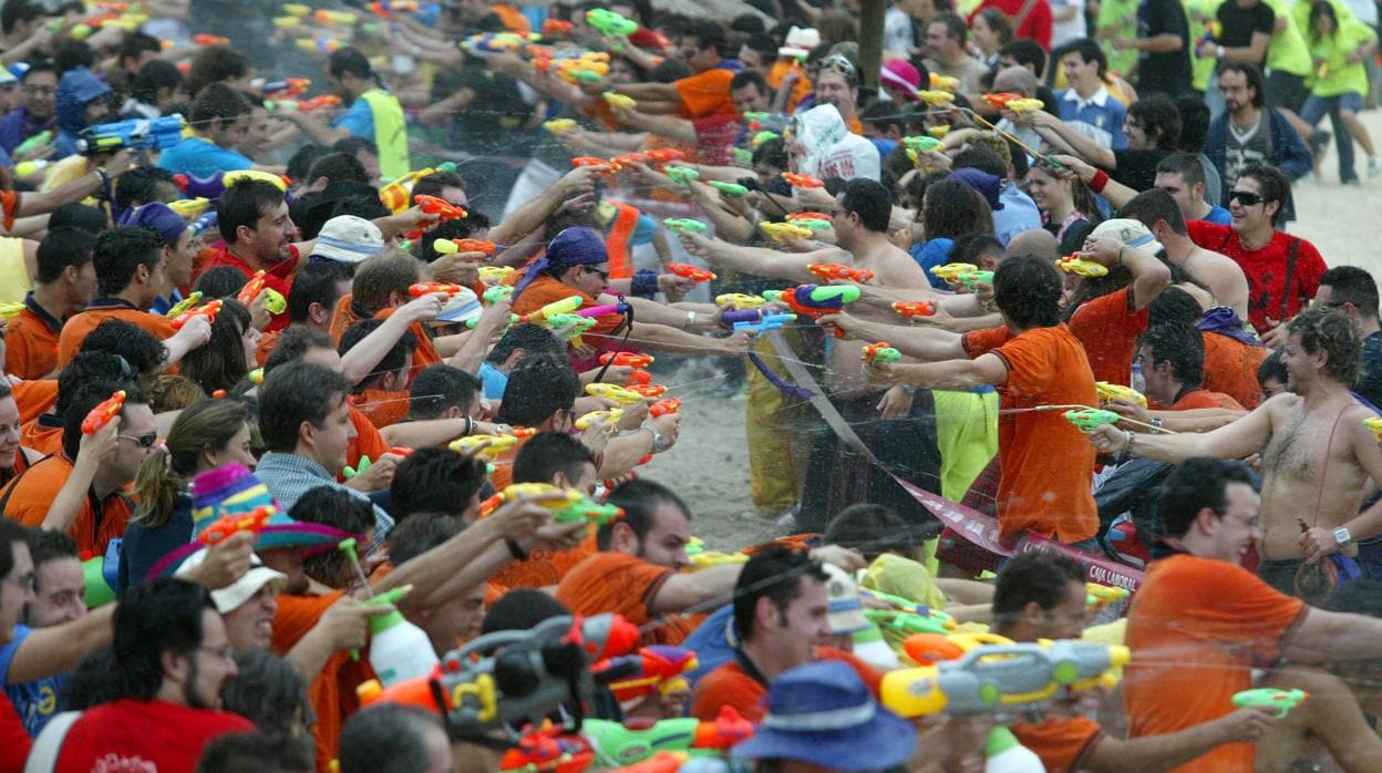 De mover un coche con el pene a la mayor batalla de globos de agua, los  Guinness que hicieron historia en Castilla y León