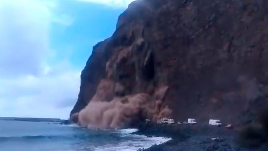 Desprendimiento de un acantilado en La Gomera con posibles víctimas