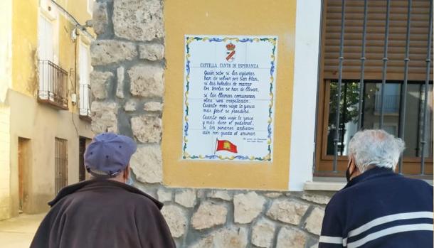 Illana (Guadalajara) adorna sus calles con poesía, romances y mucho color