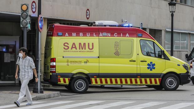 Juzgan a un cardiólogo por colocar una cámara para grabar en la ducha a una compañera del hospital Clínico de Valencia