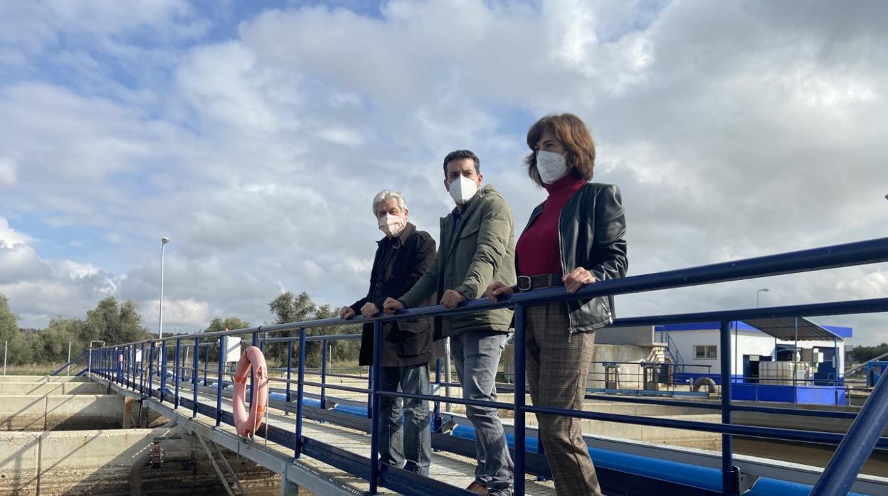 El alcalde Ismael Pinel, junto a los concejales Sergio Medina y María Sol García