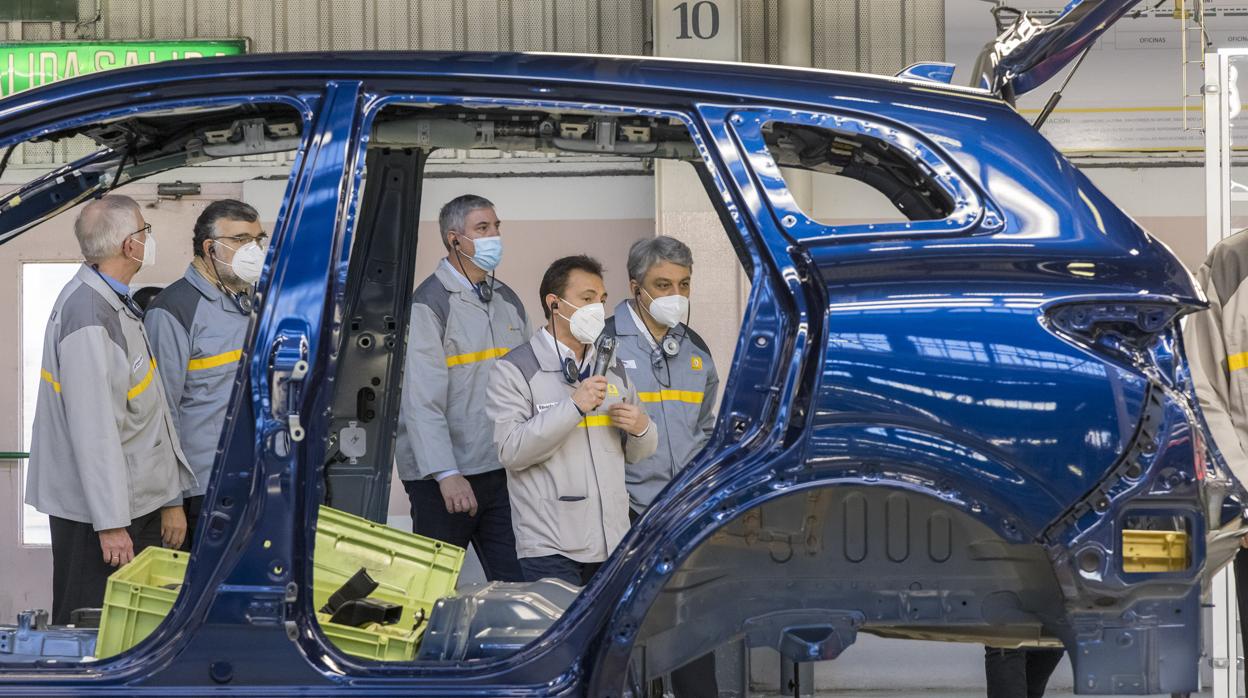 El director general de Renault Luca de Meo, junto al vicepresidente, José Vicente de los Mozos, visitan las factorias de Palencia y Valladolid