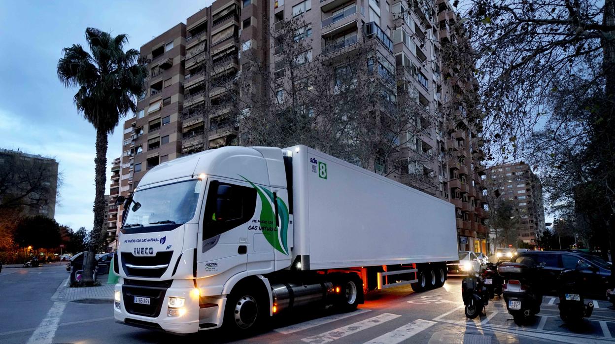 Imagen del camión impulsado a gas GNL de la flota de Mercadona