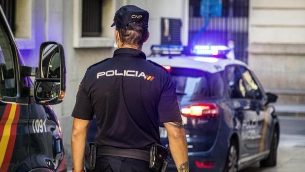 Detenido por un delito de odio por pinchar las ruedas de los coches de 15 magrebíes en Sagunto