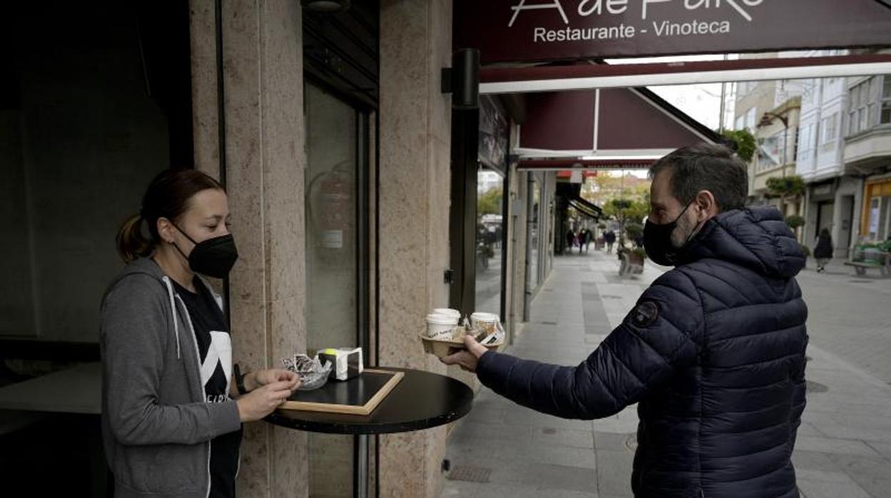 Recogida de cafés en un local de hostelería en la comarca de Bergantiños