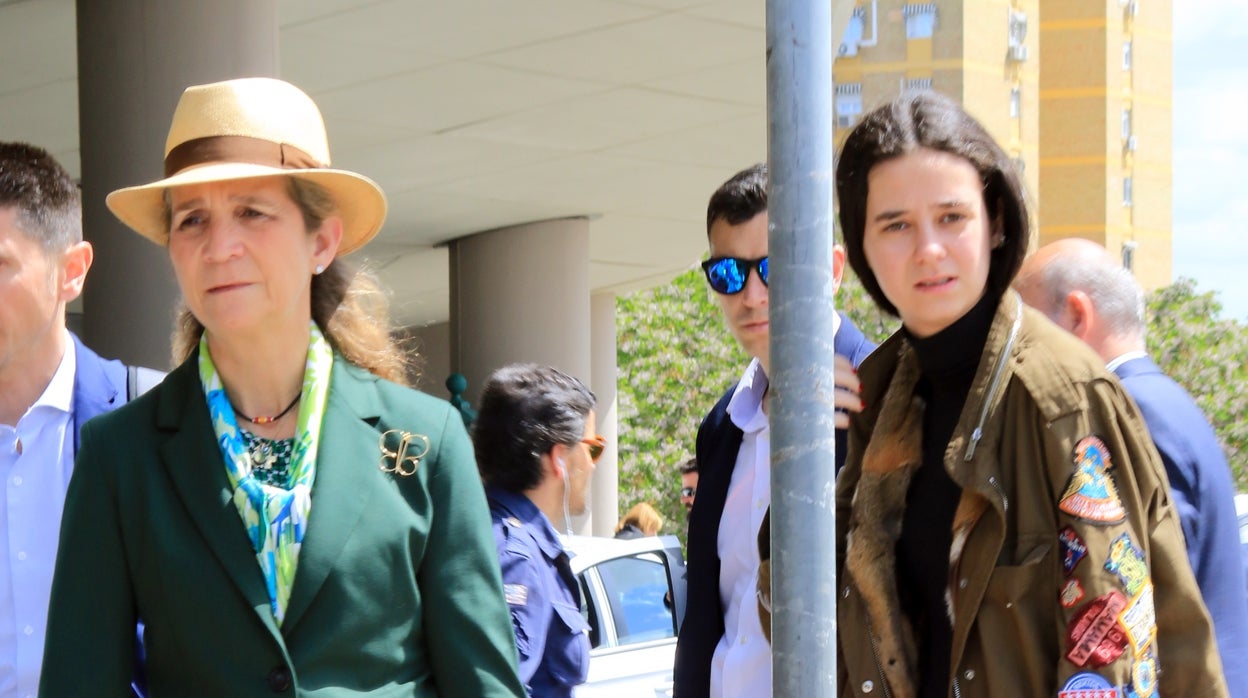 La Infanta Elena con su hija Victoria, en Sevilla