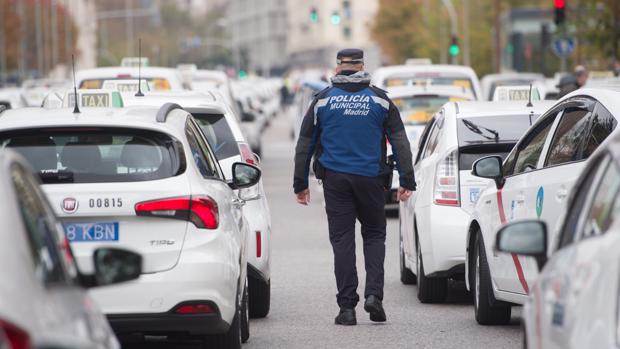 Marcha del taxi en Madrid: «A punto de cumplir 65 años jamás imaginé tener que pedir un préstamo»