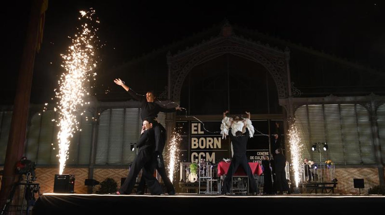 Un instante del acto de inauguración del alumbrado navideño, este jueves en el Born