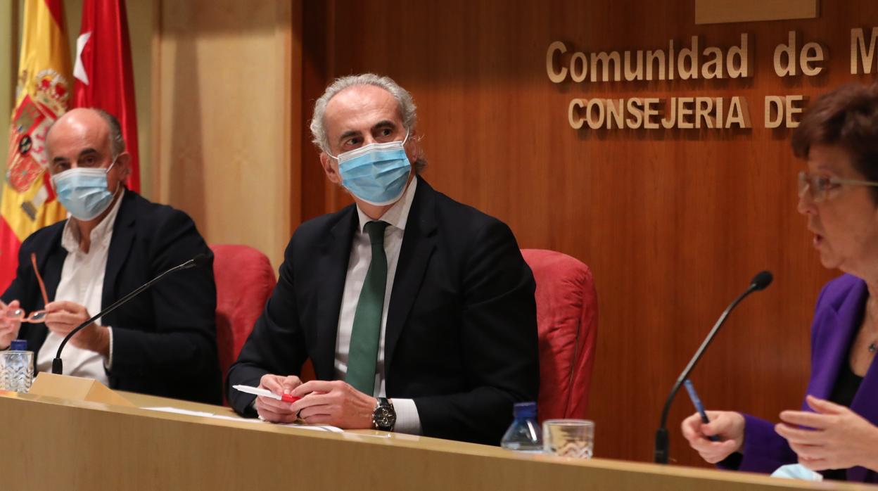 Antonio Zapatero, Enrique Ruiz Escudero y Elena Andradas, durante la comparecencia de este viernes