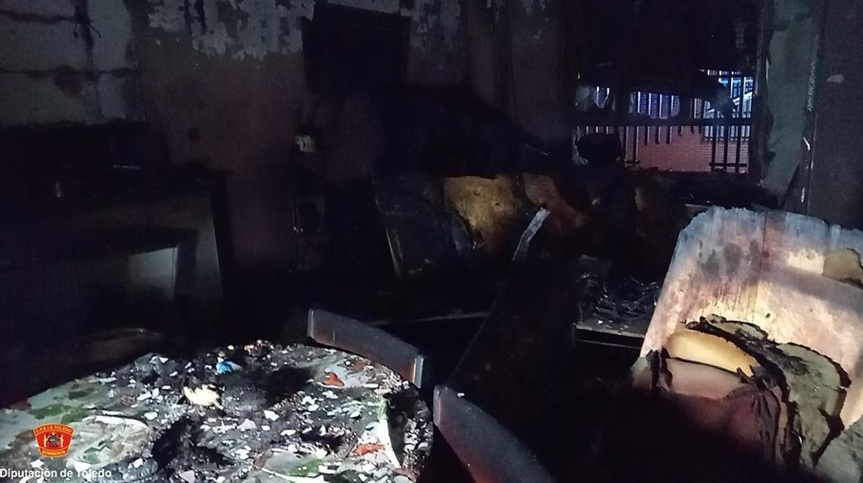 interior de la vivienda tras el fuego declarado