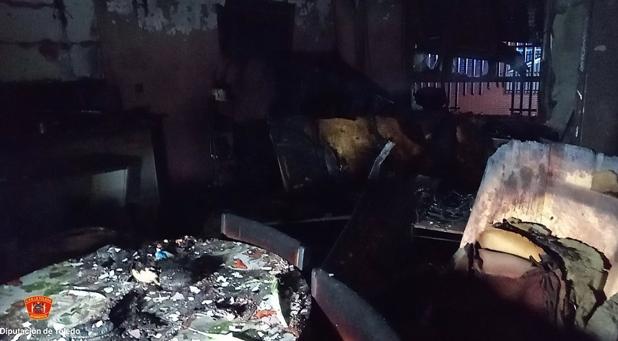 Muere una mujer y su marido e hijo resultan heridos tras incendiarse su vivienda en Villafranca de los Caballeros