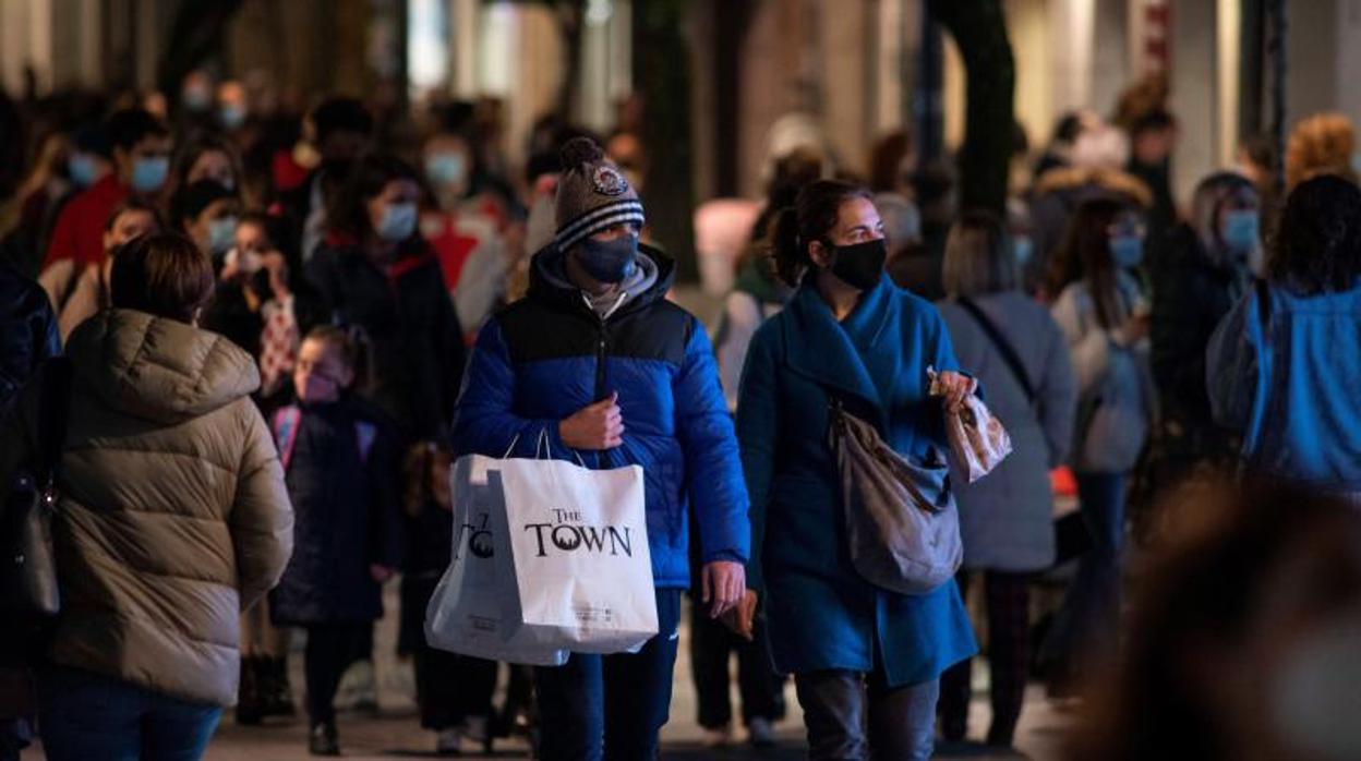 Una calle comercial en Orense, que actualmente es el área sanitaria con menos casos de coronavirus