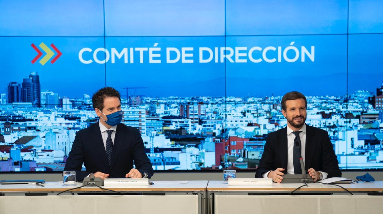 Teodoro García Egea y Pablo Casado, en el Comité de Dirección del PP