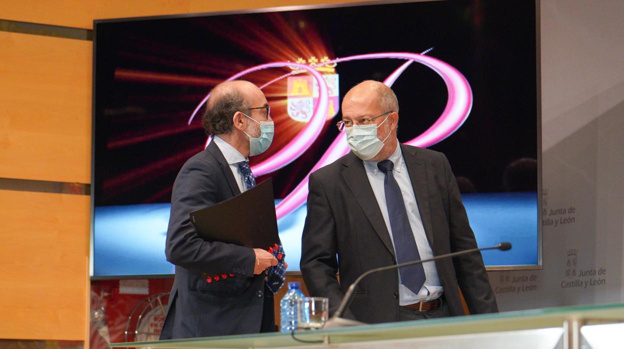 El consejero Javier Ortega y el vicepresidente de la Junta, Francisco Igea, durante la presentación de los Premios