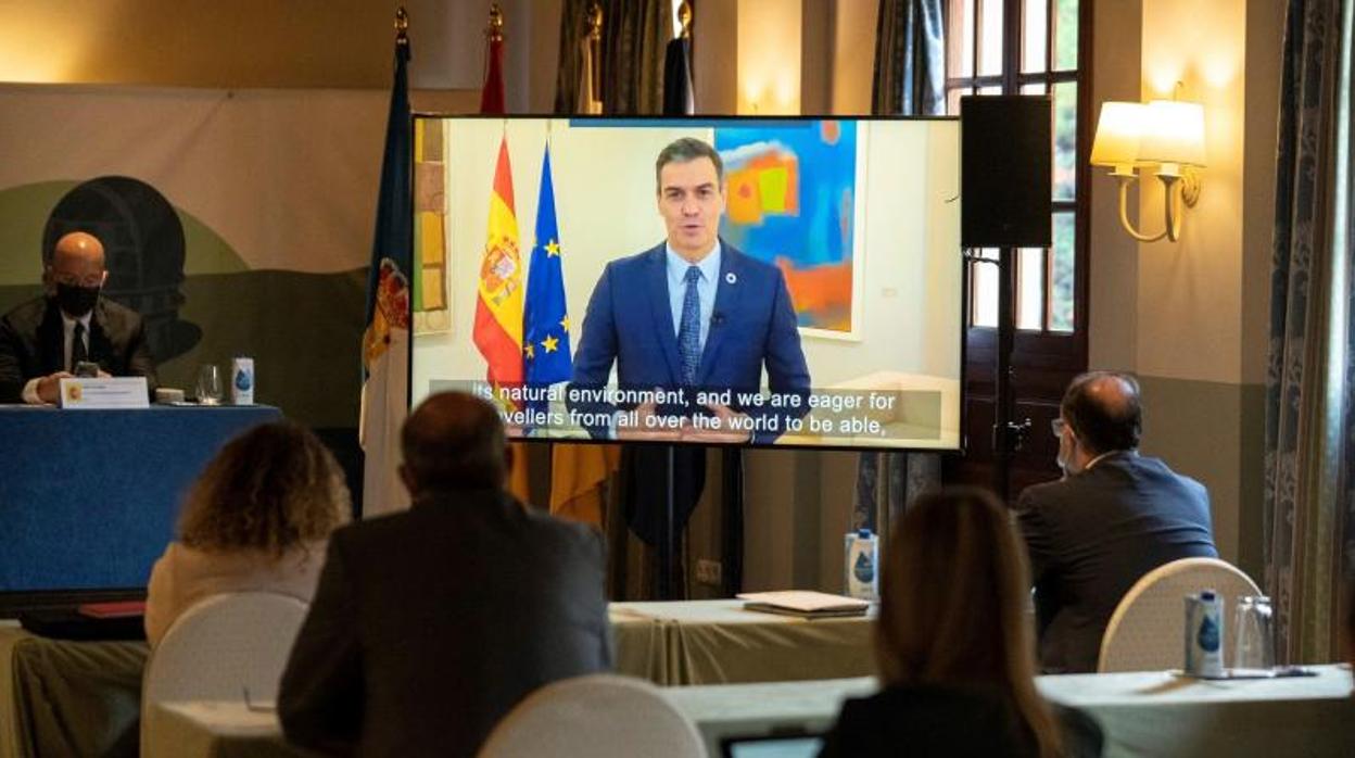 El presidente del Gobierno, Pedro Sánchez, intervino ayer telemáticamente en un congreso de turismo en La Palma
