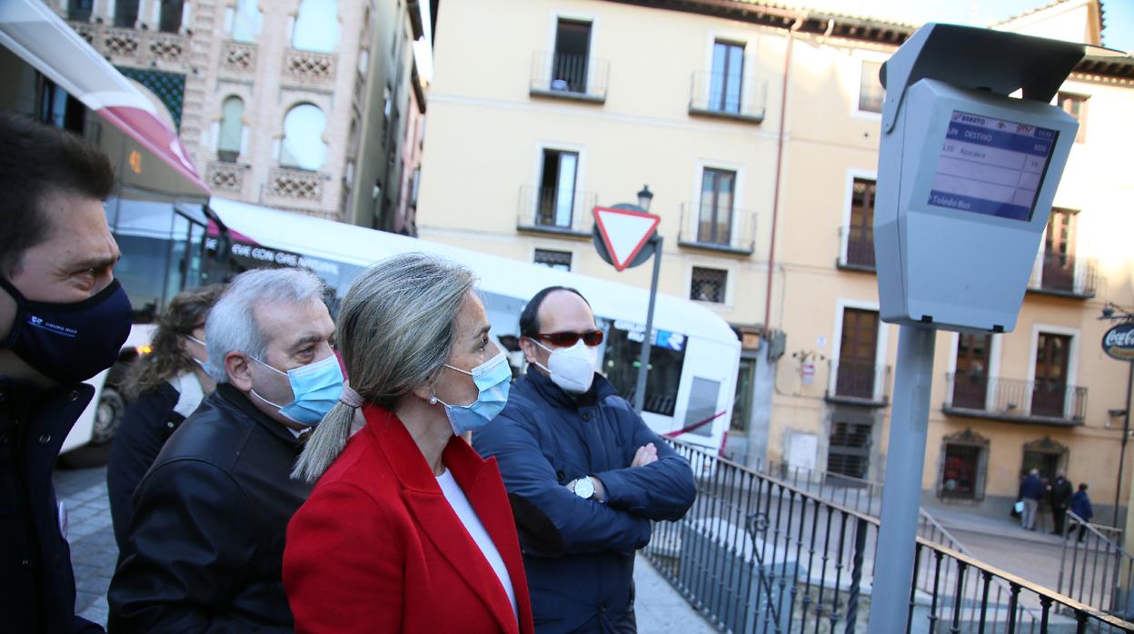 Tolón, en una de las paradas de autobús