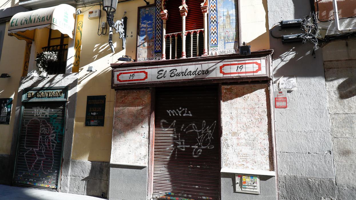 Fachada del bar El Burladero, sin sus famosos azulejos