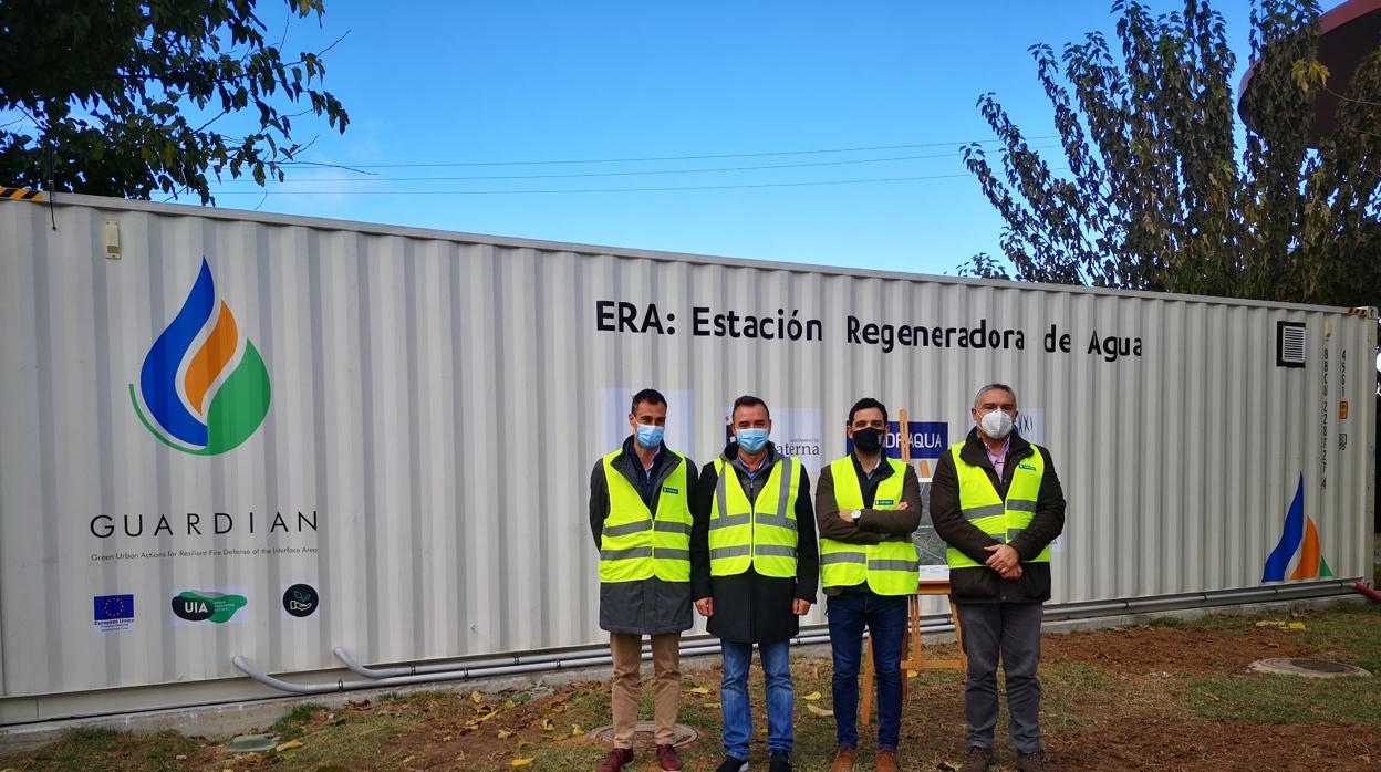 Imagen de la visita de los alcaldes de Paterna y Riba-roja de Túria a la Estación Regeneradora de Agua