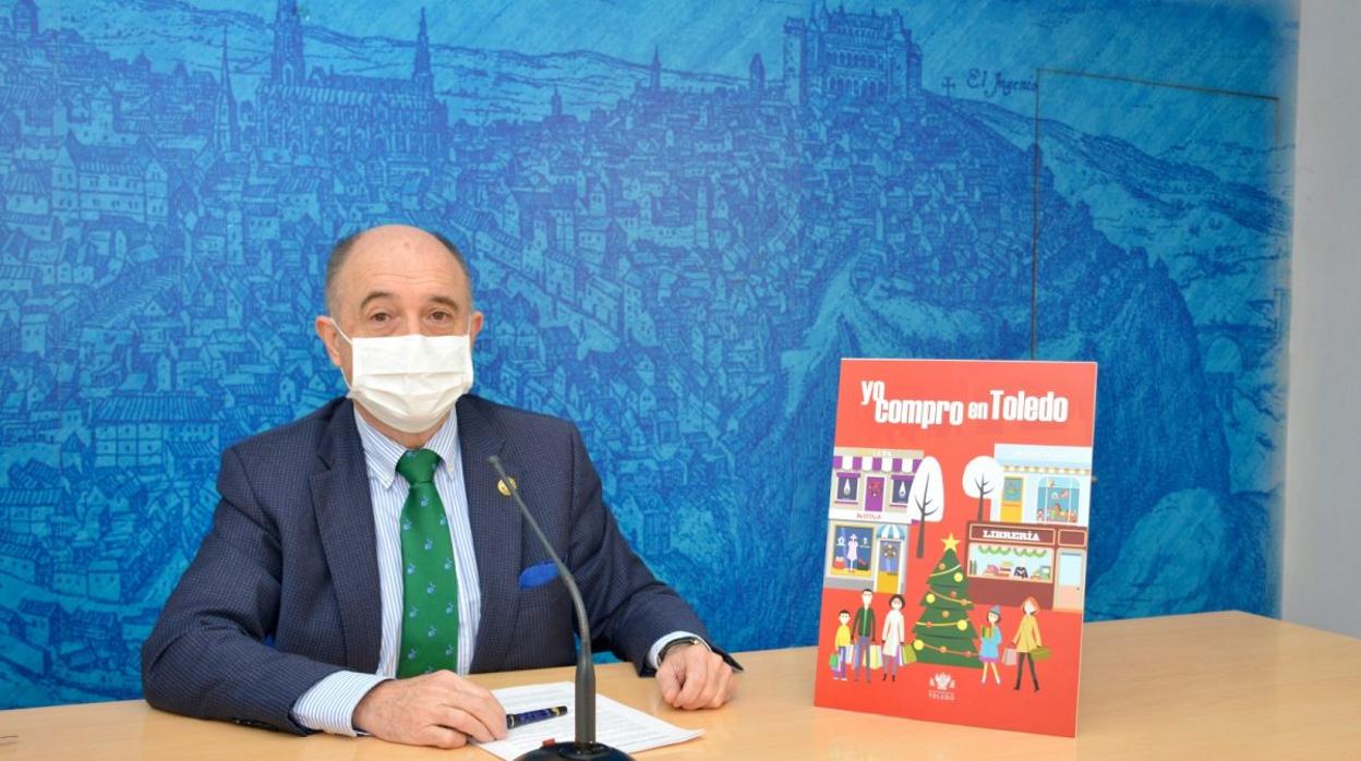 El concejal de Promoción Económica, Francisco Rueda, durante la presentación de «Yo compro en Toledo»