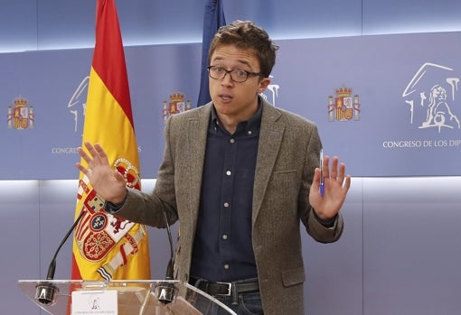 El líder de Más País, en la sala de prensa del Congreso