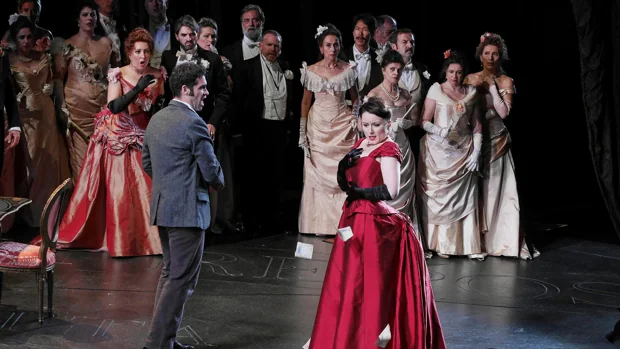 «La Traviata» más oscura