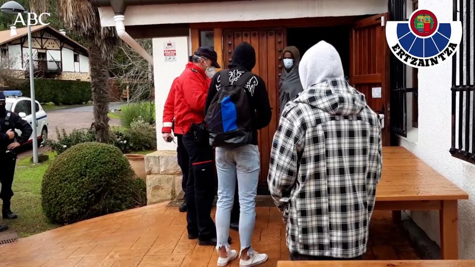La Ertzaintza sanciona a 67 jóvenes que estaban de fiesta en un monasterio de Vizcaya
