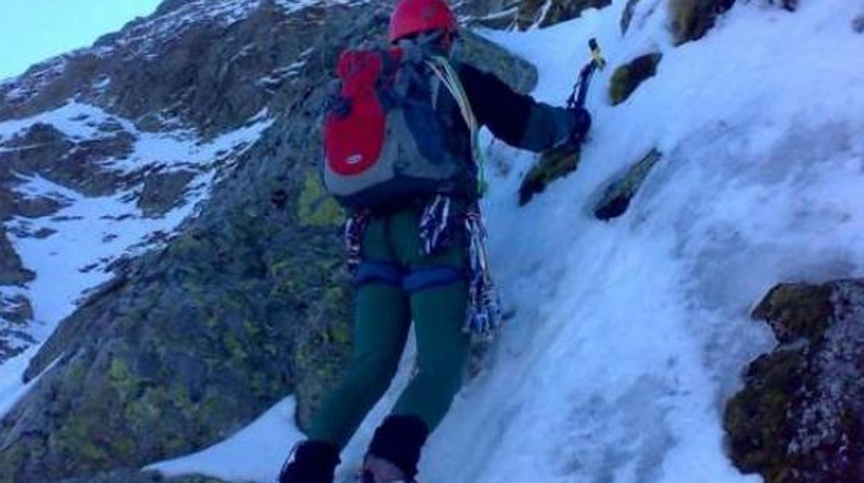 El Servicio de Rescate en Montaña (SEREIM) de la Guardia Civil rescató a los dos montañeros