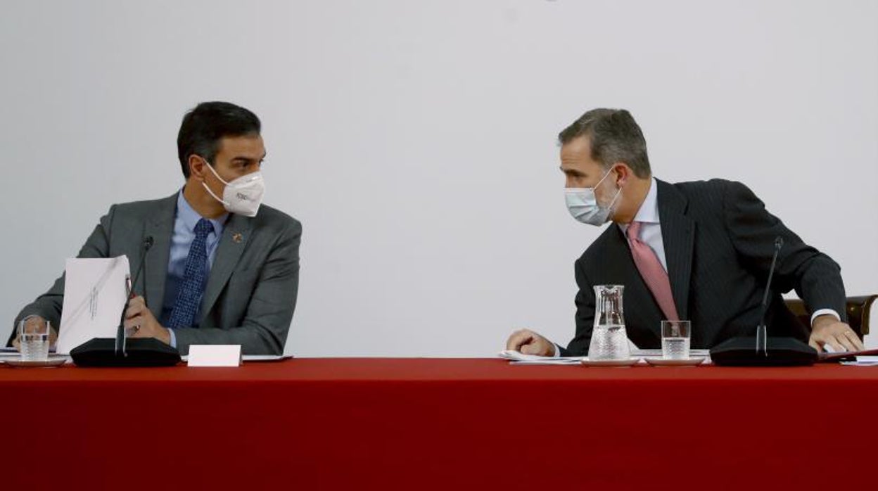 El presidente del Gobierno, Pedro Sánchez, y el Rey