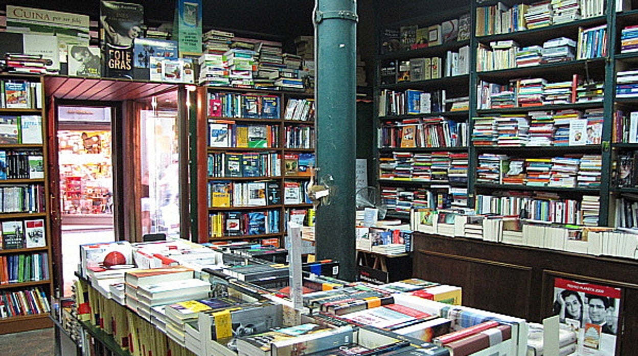 Interior de la librería Geli de Gerona