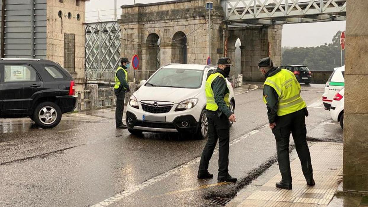 Controles en la frontera con Portugal ante el cierre perimetral de Galicia este puente por el coronavirus